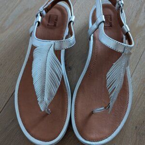 Leaf design thong (toe post) sandals